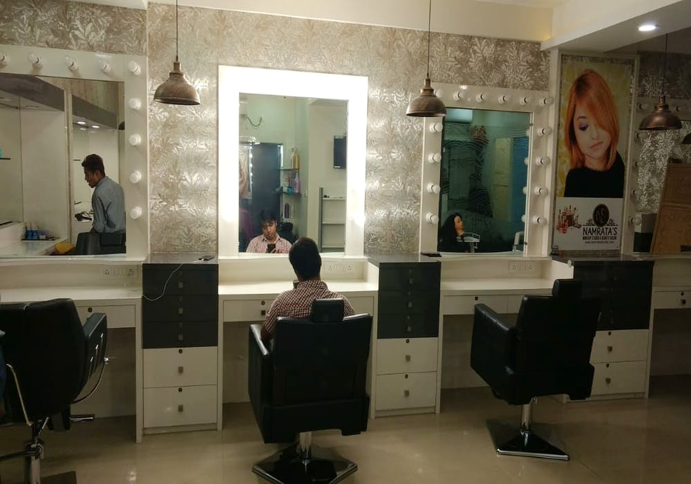 Interior design,Room,Building,Beauty salon,Salon,Design,Furniture,Architecture,Barber chair,Tourist attraction