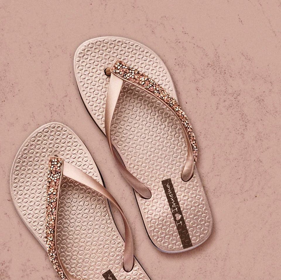 Flip-flops,Footwear,Slipper,Sandal,Shoe,Beige,Leg,Font,Silver,Metal