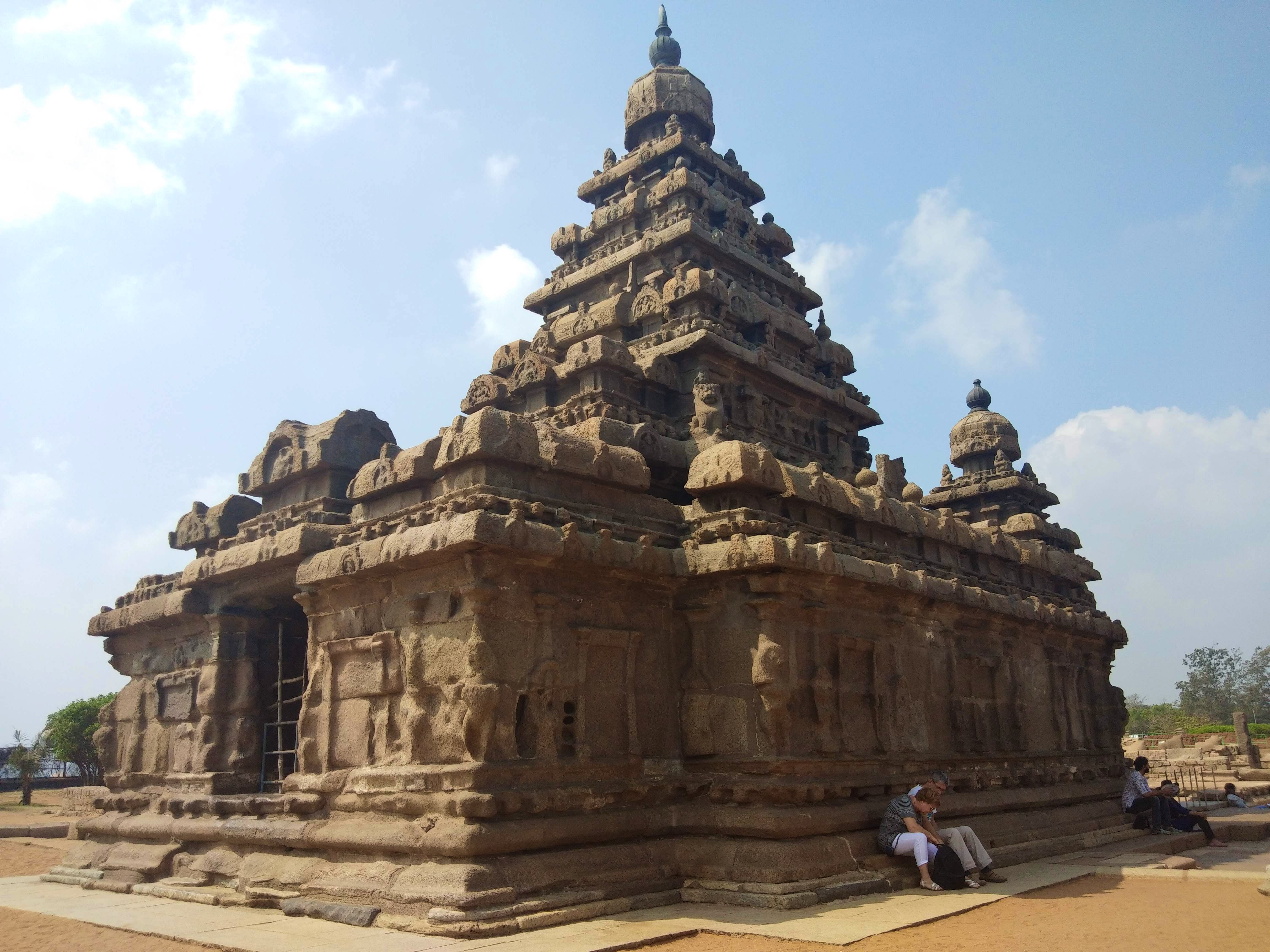 Hindu temple,Historic site,Landmark,Temple,Place of worship,Building,Temple,Ancient history,Architecture,Carving