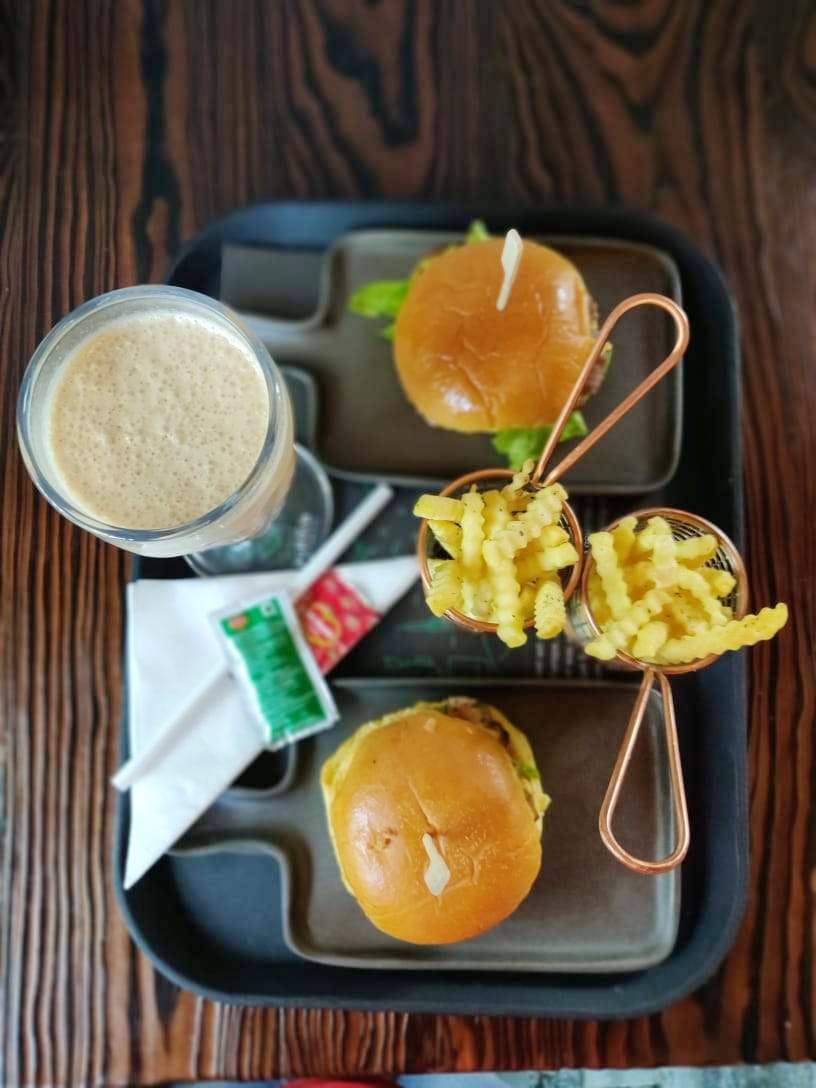 Burgers & Milkshakes Anyone?Drop By This Eatery In Indiranagar