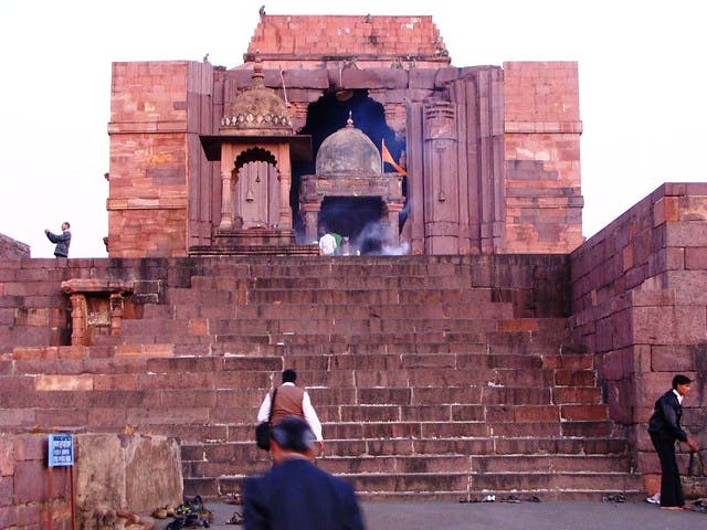 Wall,Historic site,Building,Architecture,Fortification,Ancient history,History,Temple,Medieval architecture,Tourism