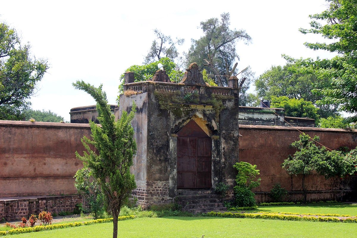 Building,Wall,Tree,Architecture,Historic site,House,Estate,Temple,Grass,Ruins