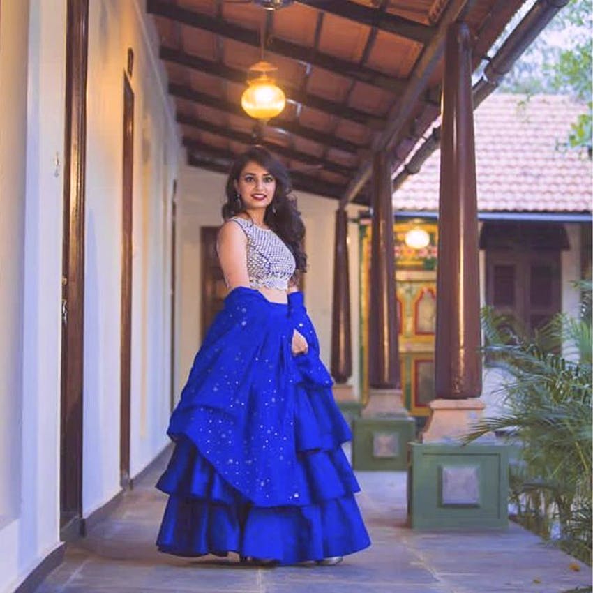 Clothing,Blue,Dress,Gown,Formal wear,Lady,Shoulder,Beauty,Yellow,Fashion