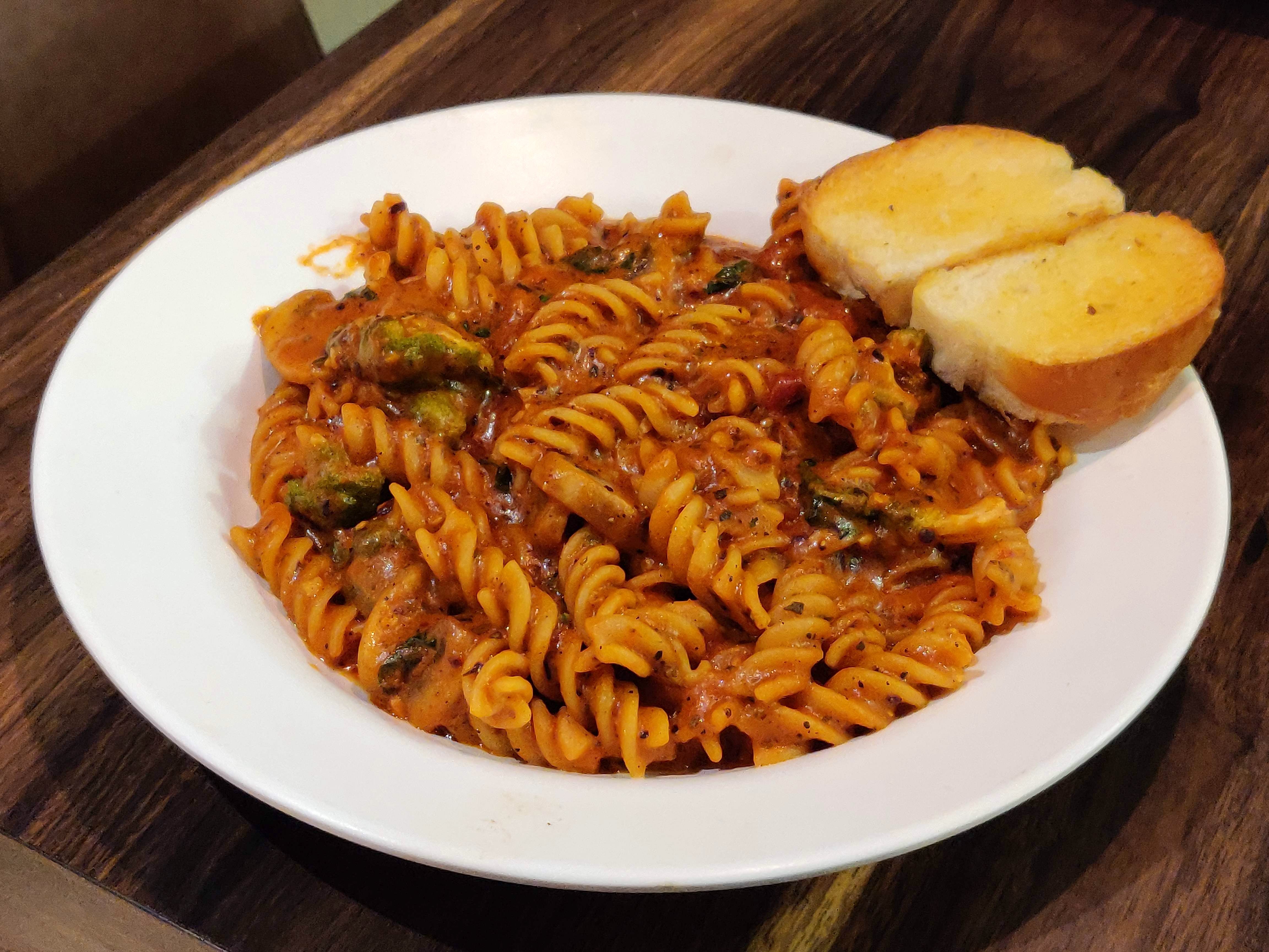 Dish,Food,Cuisine,Fusilli,Rotini,Ingredient,Staple food,Produce,Meat,Comfort food