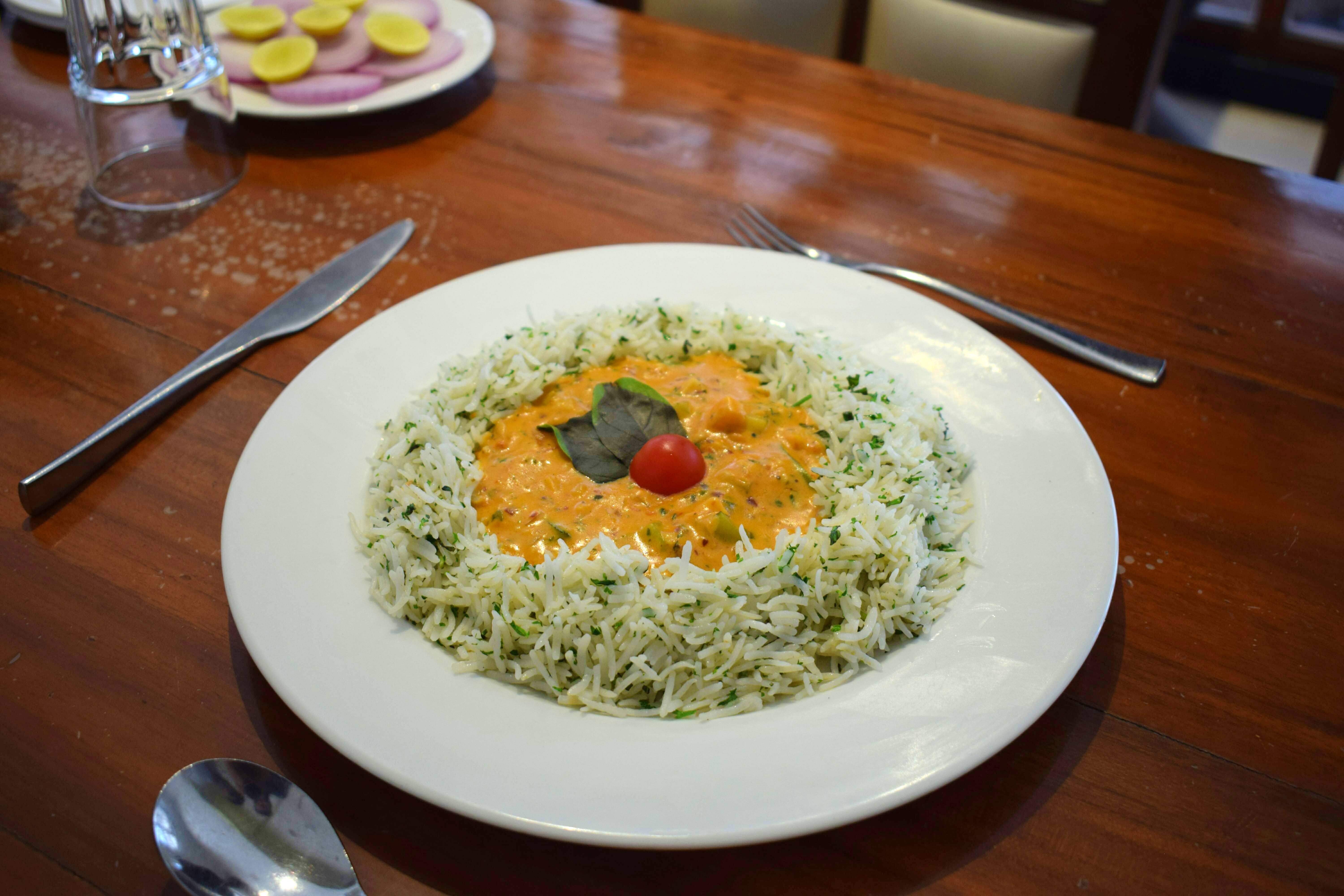 Dish,Food,Cuisine,White rice,Ingredient,Rice,Steamed rice,Basmati,Jasmine rice,Produce