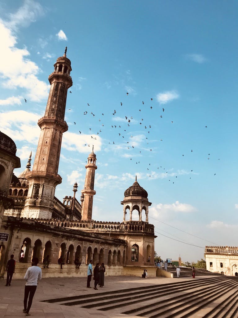 Landmark,Sky,Mosque,Architecture,Building,City,Place of worship,Public space,Historic site,Cloud