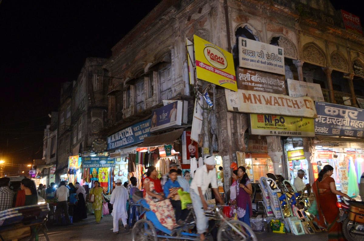 Bazaar,Marketplace,Night,Town,Street,Market,Public space,City,Pedestrian,Building