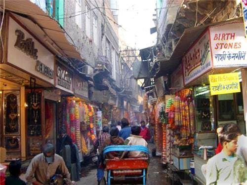 Bazaar,Marketplace,Market,Town,Street,City,Human settlement,Public space,Neighbourhood,Building