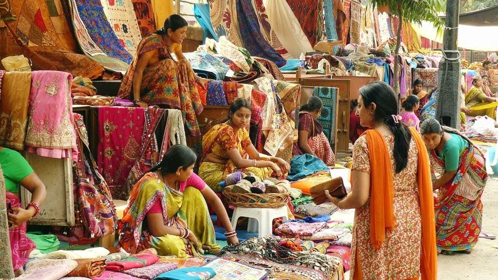 Selling,Market,Marketplace,Bazaar,Public space,Human settlement,Textile,Sari,Shopping,City