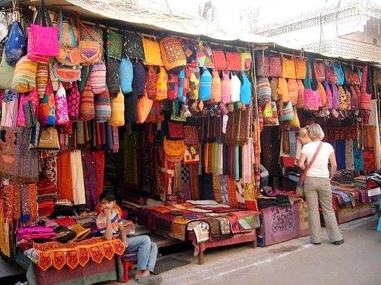 Marketplace,Selling,Bazaar,Market,Public space,Retail,Human settlement,Textile,Building,Flea market