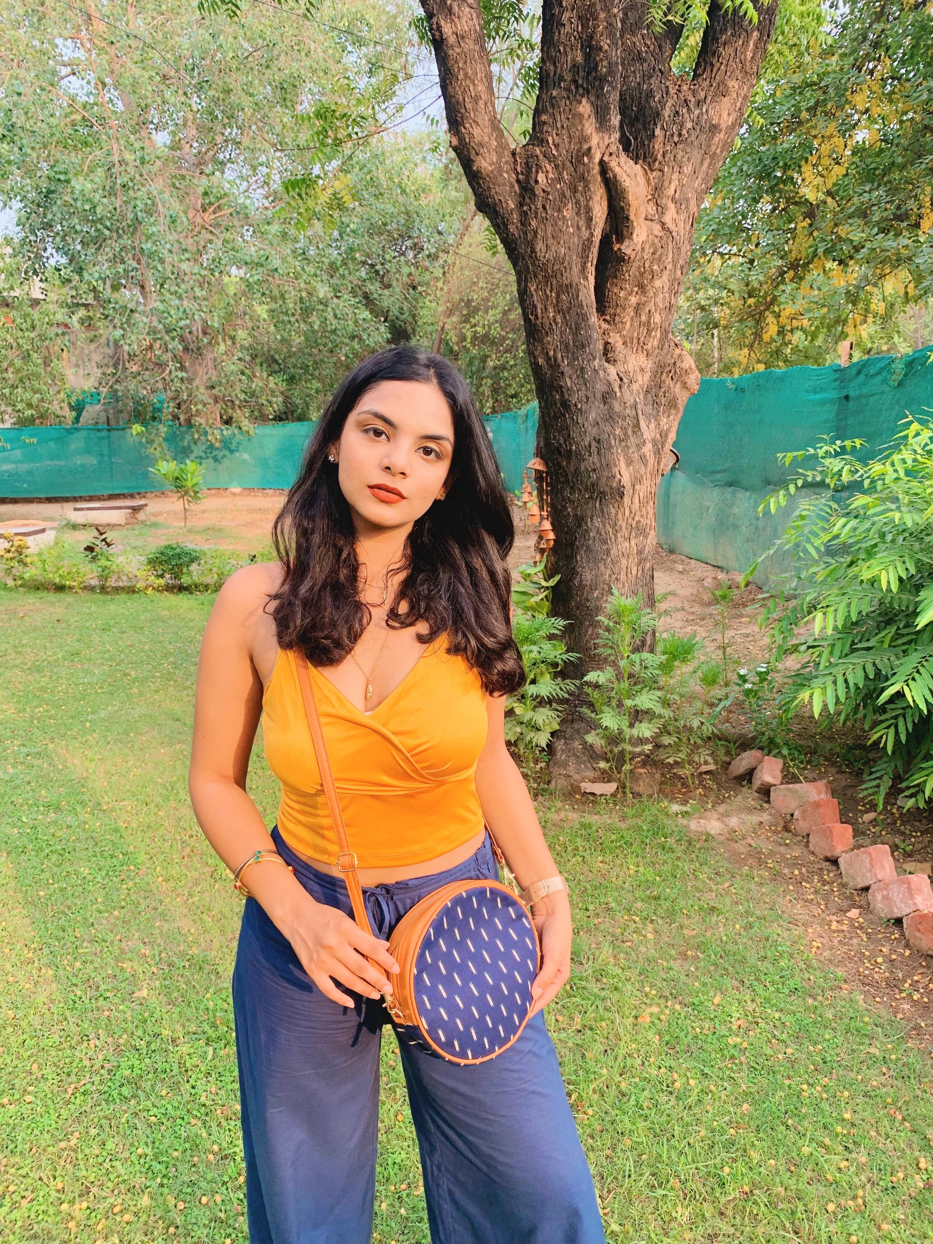 Lady,Yellow,Tree,Shoulder,Summer,Abdomen,Thigh,Grass,Photo shoot,Photography