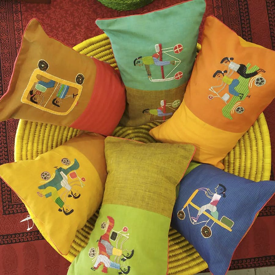 Cushion,Yellow,Pillow,Throw pillow,Orange,Textile,Linens,Furniture