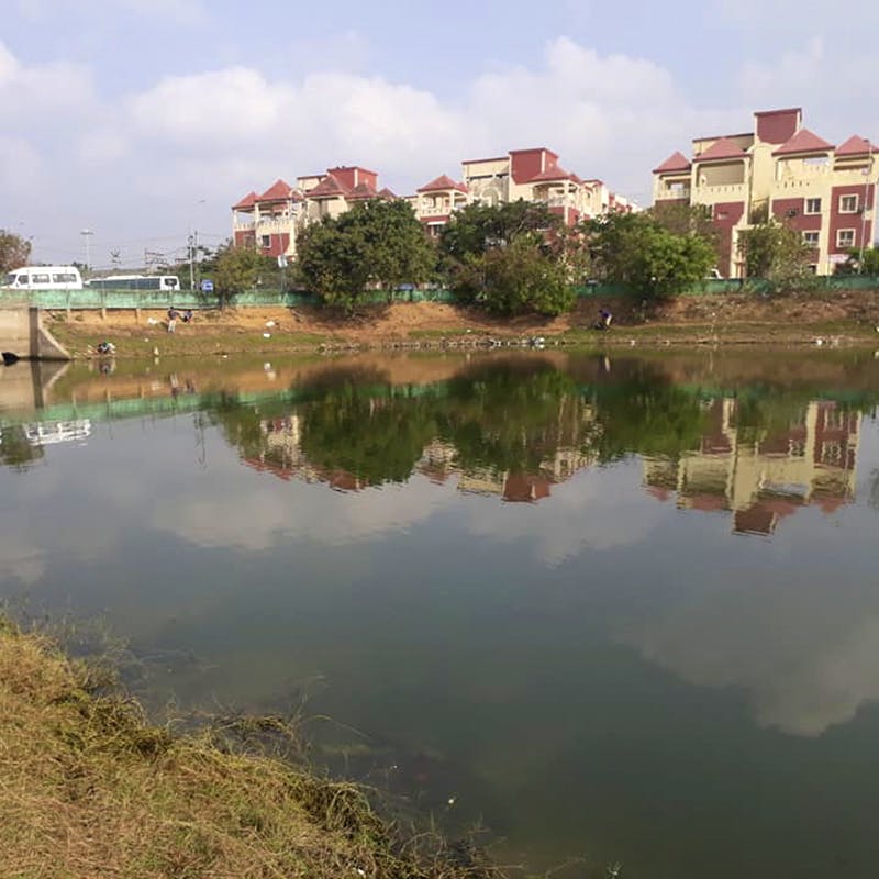 Reflection,Body of water,Water,Water resources,River,Waterway,Residential area,Bank,Sky,Reflecting pool