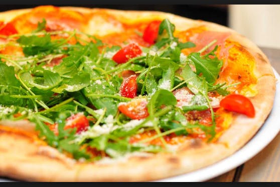 Dish,Pizza,Food,Cuisine,California-style pizza,Flatbread,Ingredient,Pizza cheese,Italian food,Tarte flambée