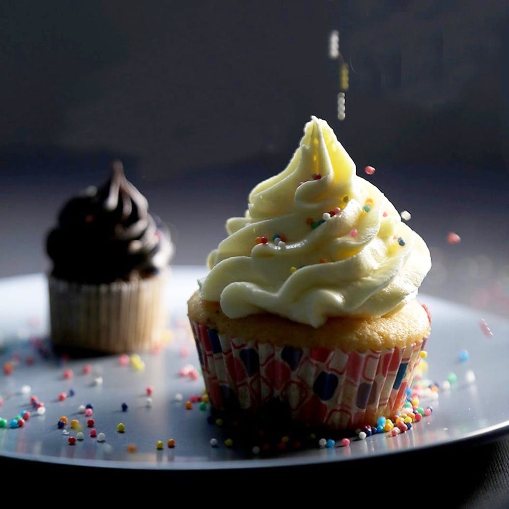 Food,Cupcake,Buttercream,Icing,Dessert,Whipped cream,Meringue,Cuisine,Sprinkles,Cream