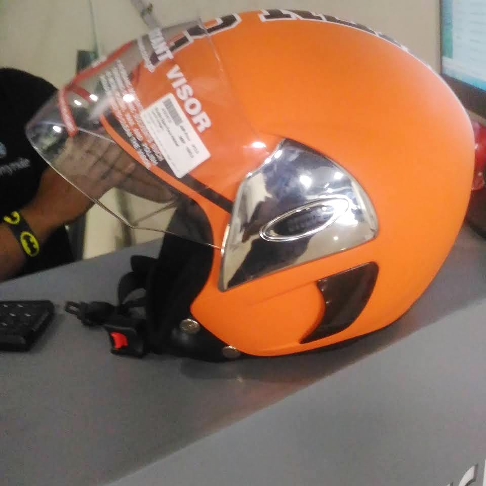 Motorcycle helmet,Helmet,Orange,Personal protective equipment,Clothing,Headgear,Motorcycle accessories,Sports equipment,Sports gear,Visor