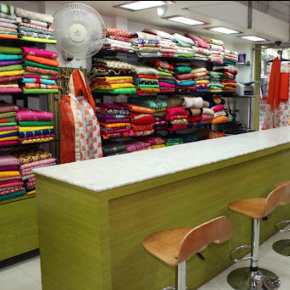 Outlet store,Retail,Building,Supermarket,Textile,Customer,Convenience store,Shelf,Interior design