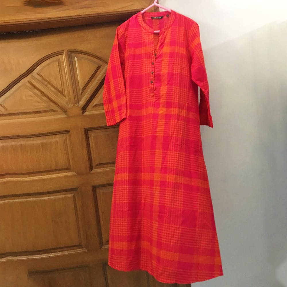 Clothing,Plaid,Pattern,Day dress,Pink,Red,Textile,Tartan,Dress,Design