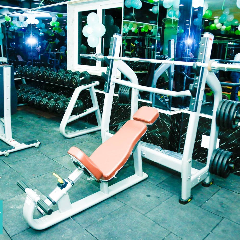 Gym,Exercise equipment,Exercise machine,Physical fitness,Weightlifting machine,Room,Sport venue,Bench,Human leg,Exercise