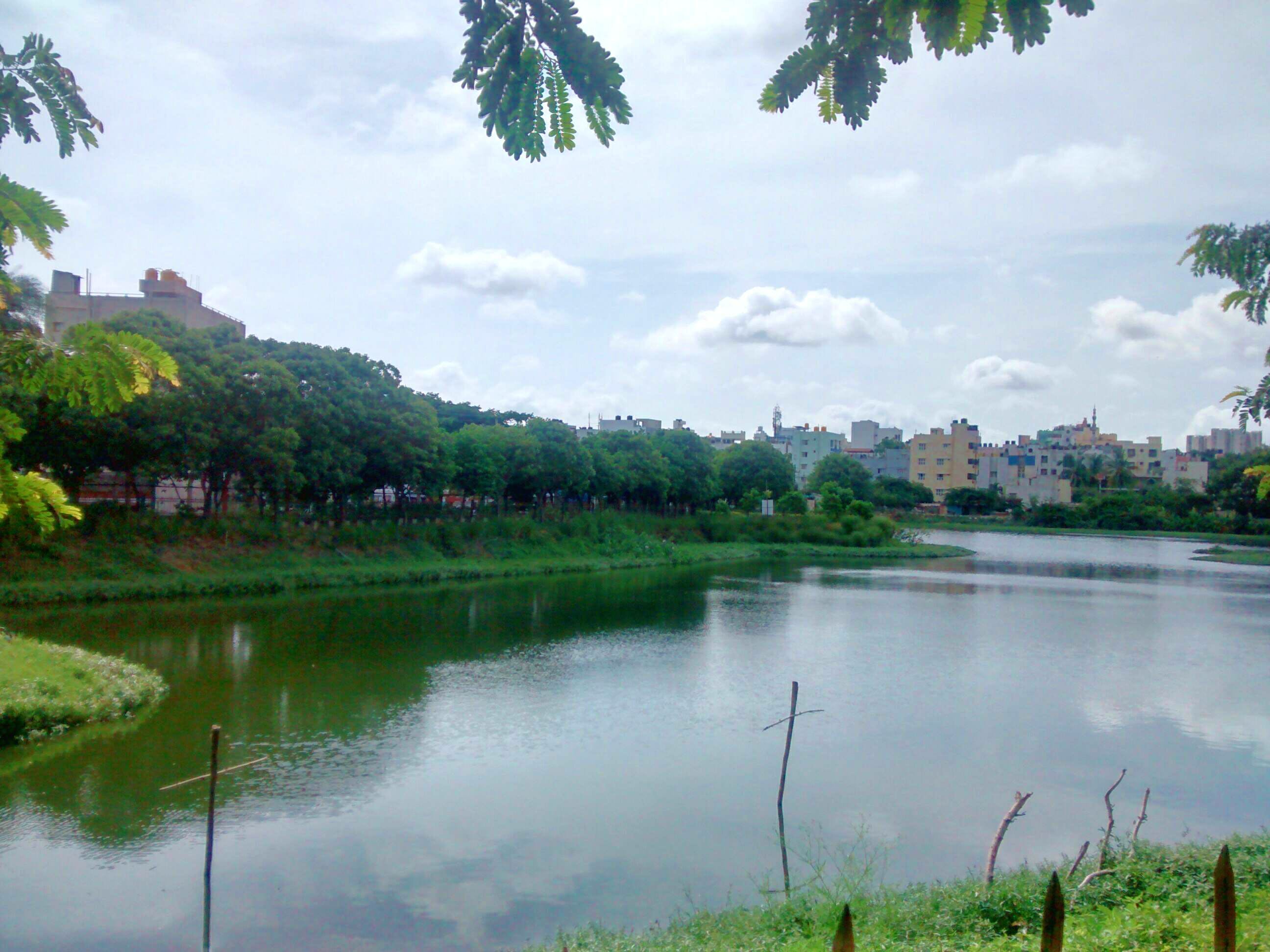 Body of water,Water resources,Nature,Water,River,Sky,Reservoir,Natural landscape,Reflection,Pond