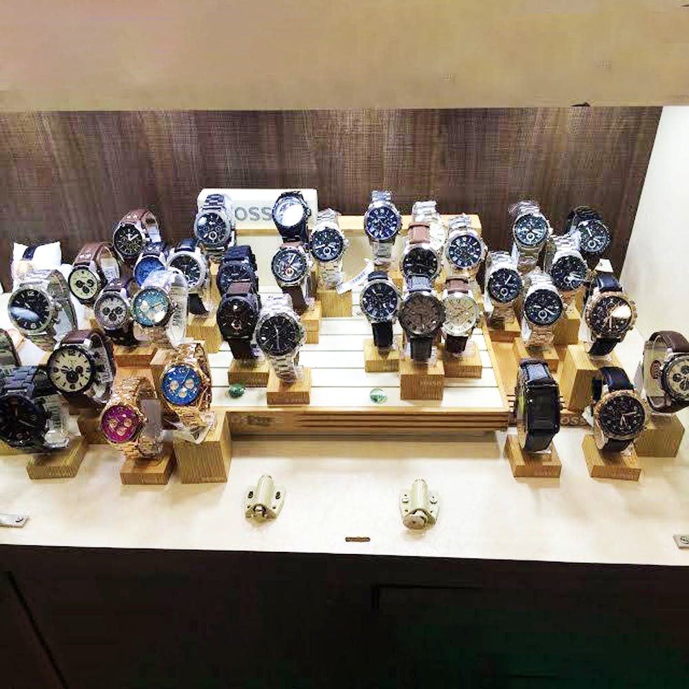 Branded watches upto 70% off at watch station international at Jubilee hill  road no 36 - YouTube
