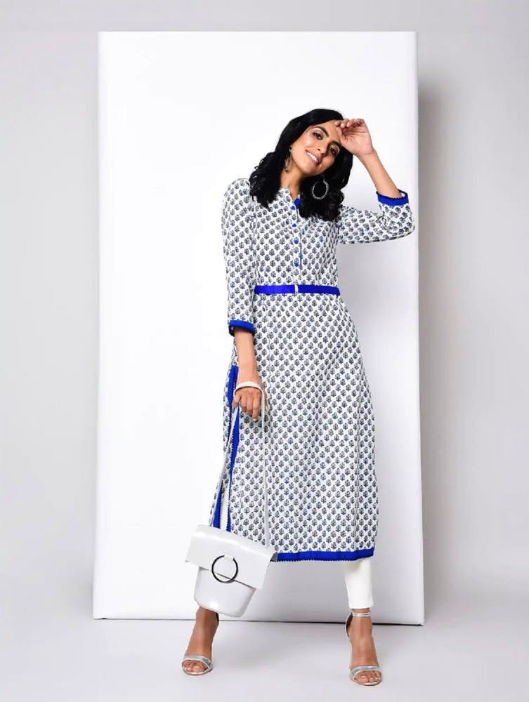 Clothing,White,Blue,Dress,Shoulder,Sleeve,Neck,Pattern,Fashion,Day dress