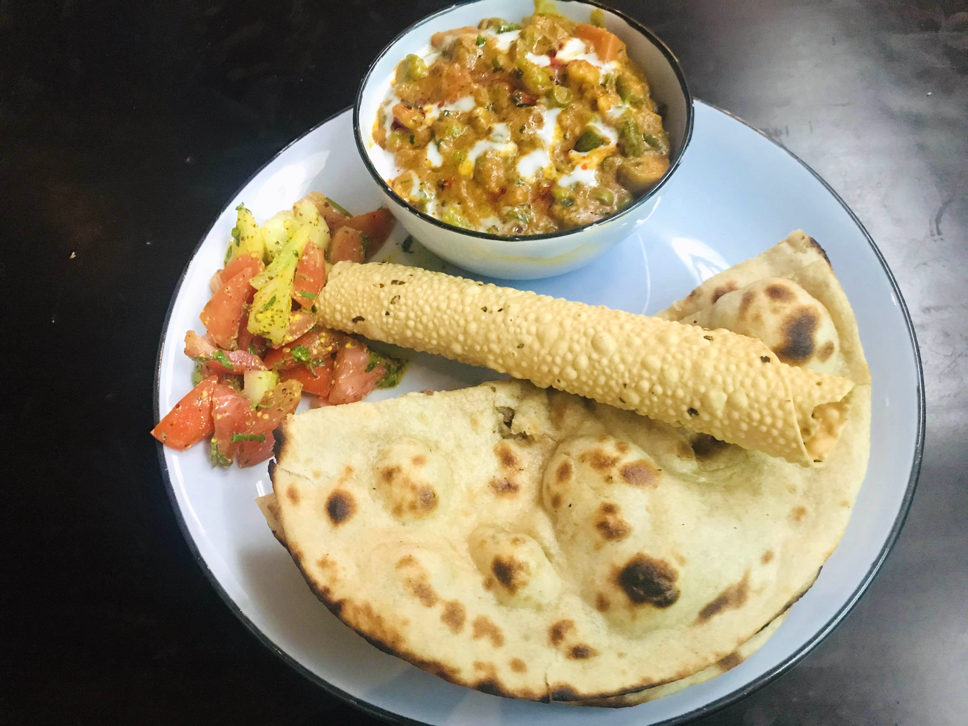 Dish,Food,Cuisine,Chapati,Naan,Ingredient,Roti,Flatbread,Wrap roti,Paratha