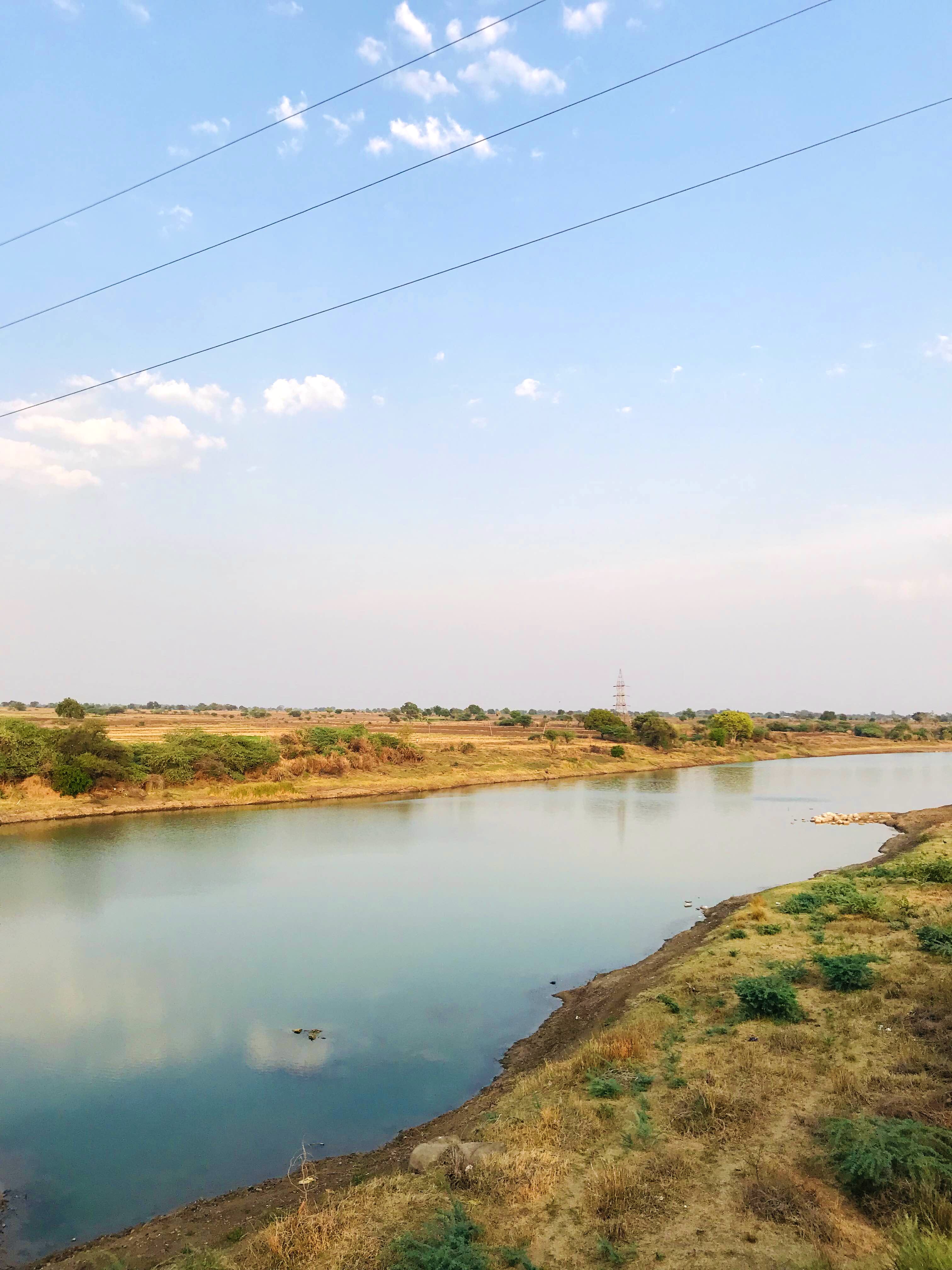 Body of water,Water resources,Natural landscape,Water,Nature,Sky,Natural environment,River,Bank,Nature reserve