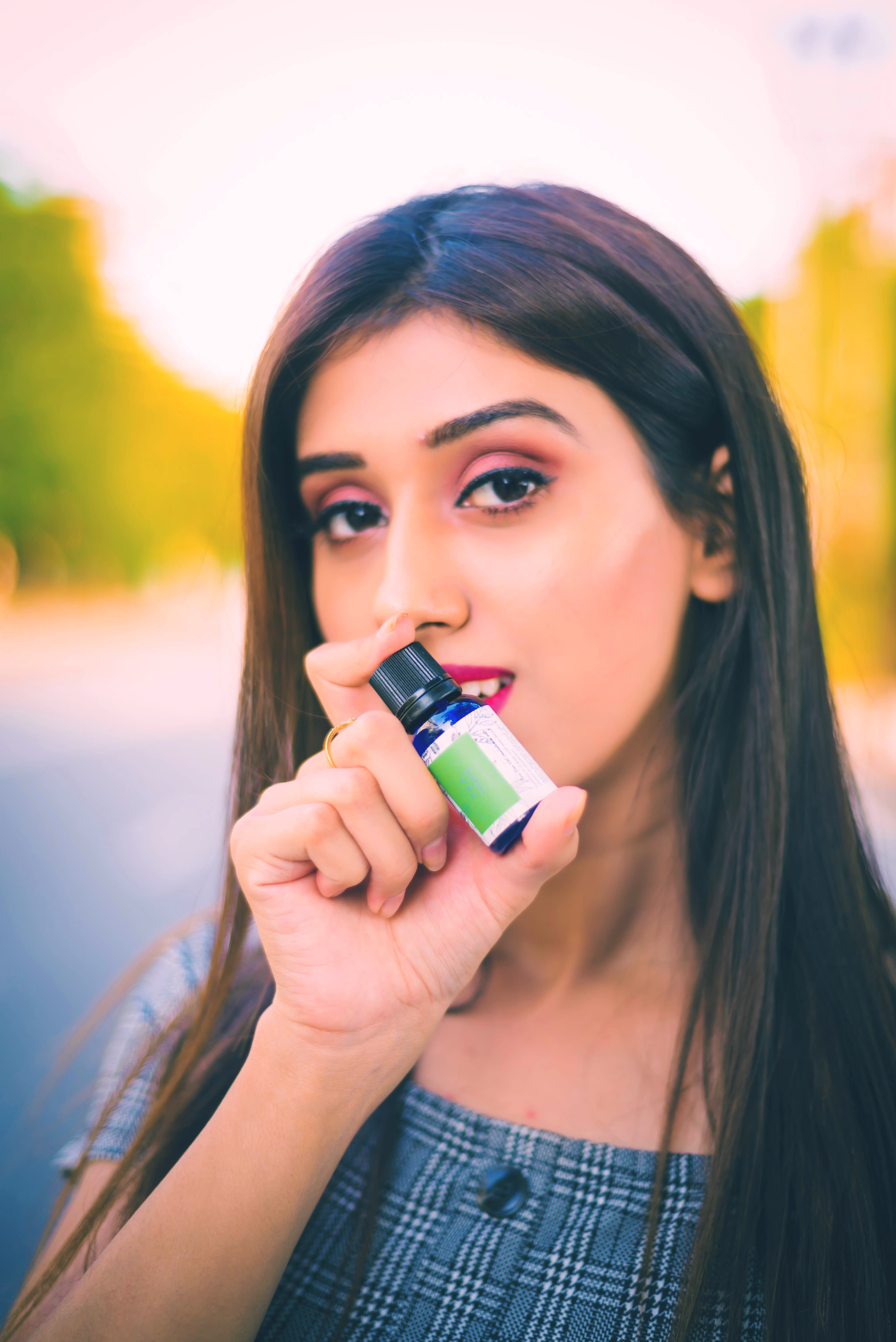 Hair,Face,Lip,Skin,Green,Lady,Beauty,Nose,Long hair,Black hair