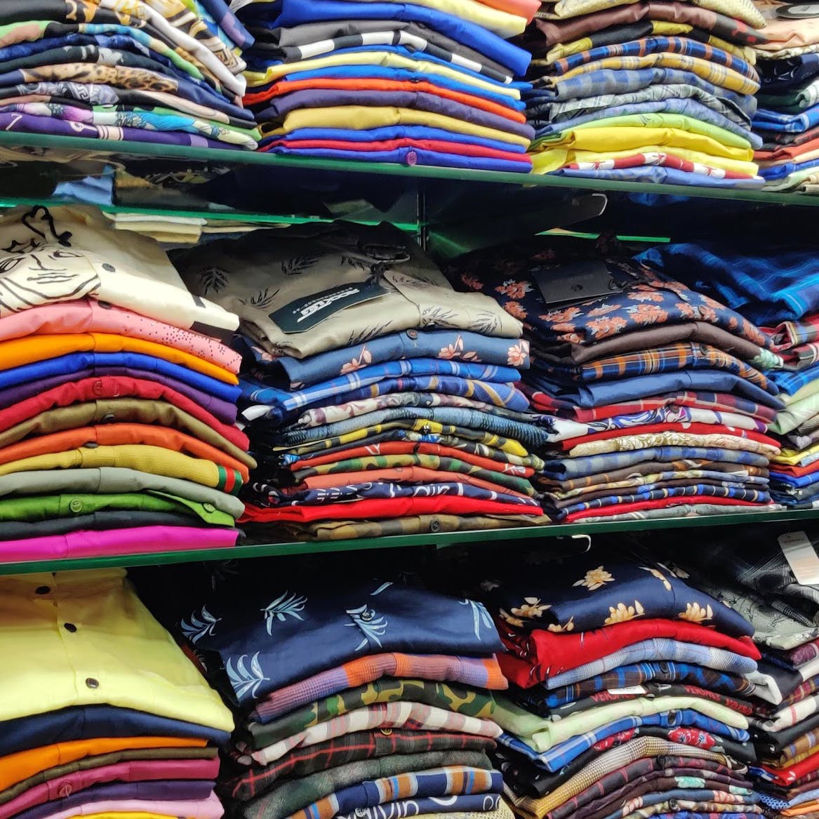 Clothing,T-shirt,Textile,Pattern,Shirt,Fashion accessory,Market,Wool