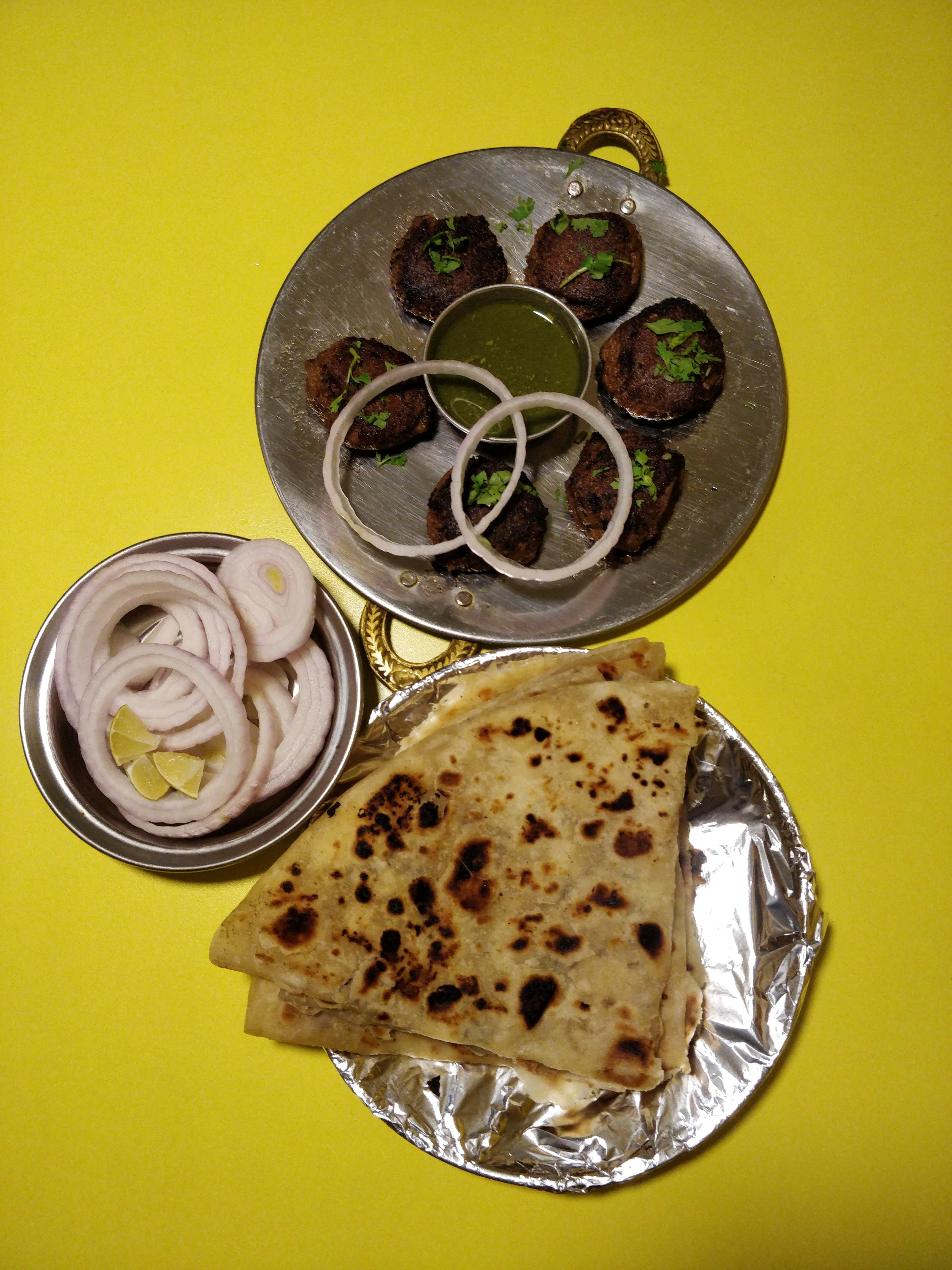 Food,Dish,Cuisine,Ingredient,Roti,Chapati,Paratha,Indian cuisine,Comfort food,Produce