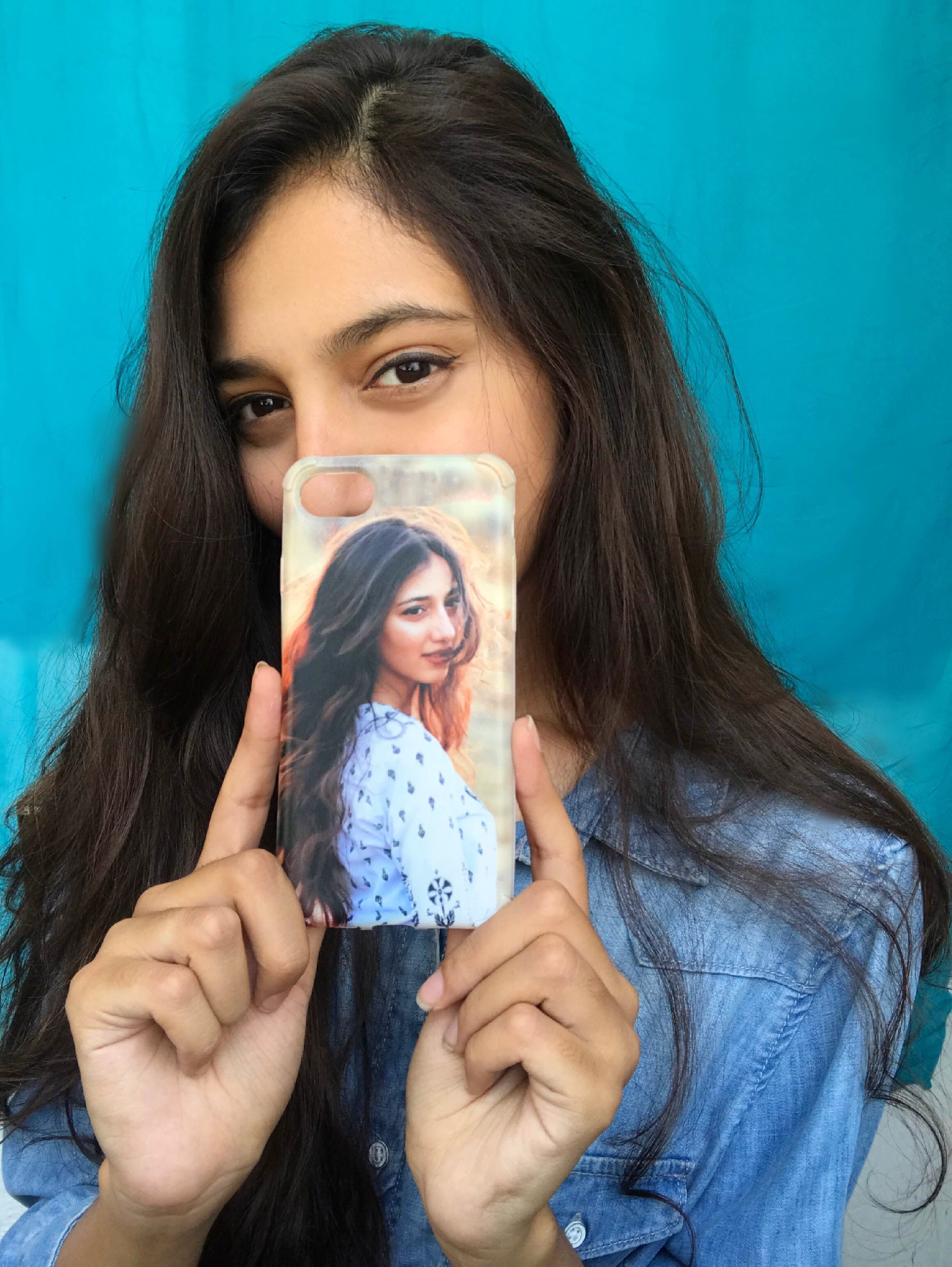 Hair,Face,Blue,Long hair,Finger,Lip,Lady,Beauty,Hairstyle,Hand