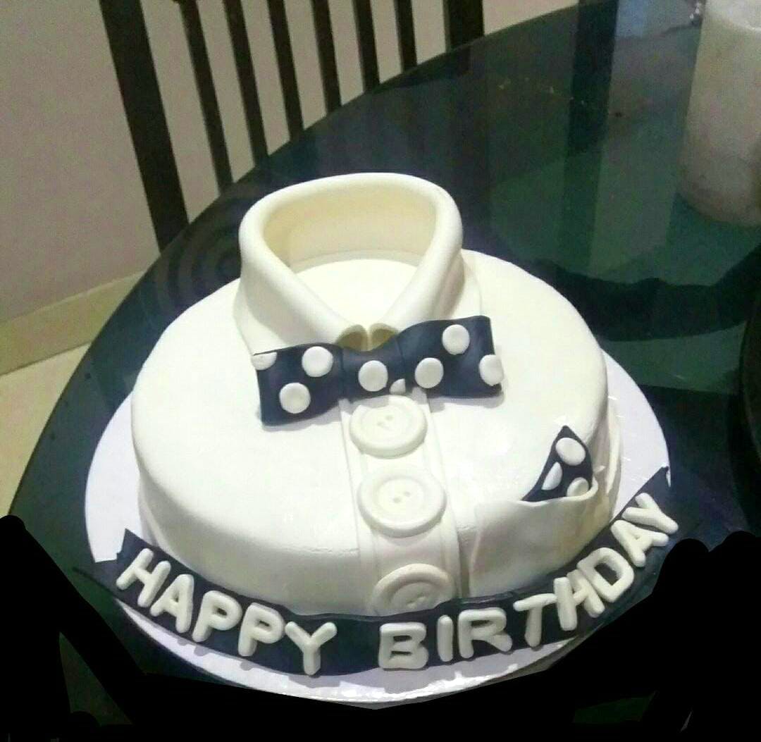 Cake,White,Birthday cake,Fondant,Sugar paste,Sugar cake,Dessert,Food,Cake decorating,Baked goods