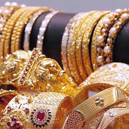 Bangle,Gold,Jewellery,Fashion accessory,Metal,Gold,Body jewelry