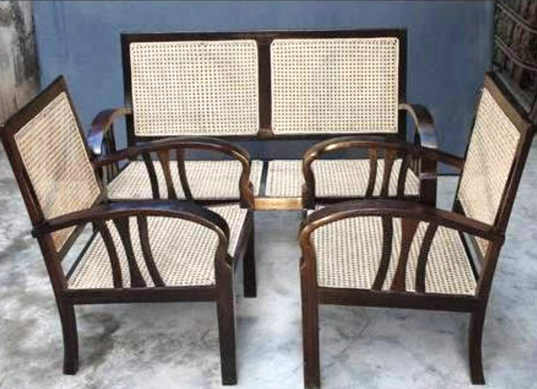 Furniture,Wicker,Chair,Outdoor furniture,Room,Table,Outdoor table,Grass family,Wood stain,Hardwood