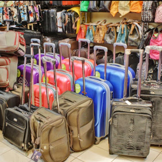 Baggage,Hand luggage,Bag,Luggage and bags,Suitcase,Textile,Leather,Selling,Bazaar,Travel
