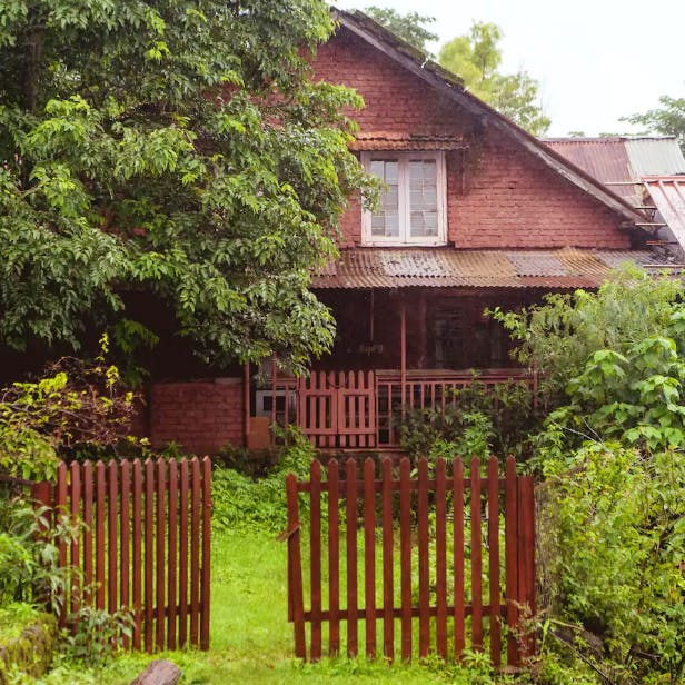 House,Property,Home,Fence,Architecture,Tree,Grass,Cottage,Rural area,Building