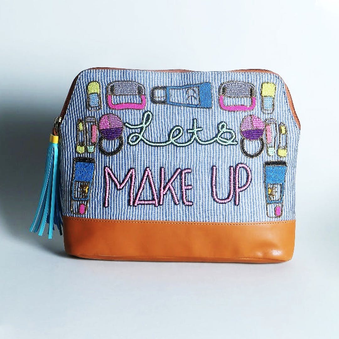 Bag,Coin purse,Handbag,Fashion accessory,Font,Zipper,Pencil case,Wristlet,Rectangle,Luggage and bags