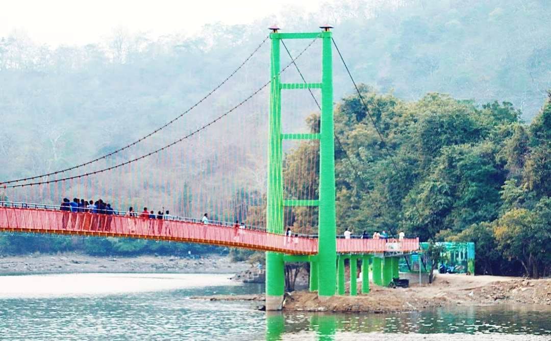 Suspension bridge,Bridge,Water,Cable-stayed bridge,Extradosed bridge,Sky,Nonbuilding structure,Beam bridge,Fixed link,Box girder bridge