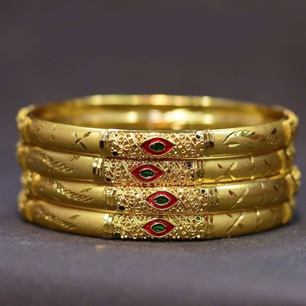 Bangle,Jewellery,Gold,Fashion accessory,Yellow,Metal,Ring,Brass,Body jewelry