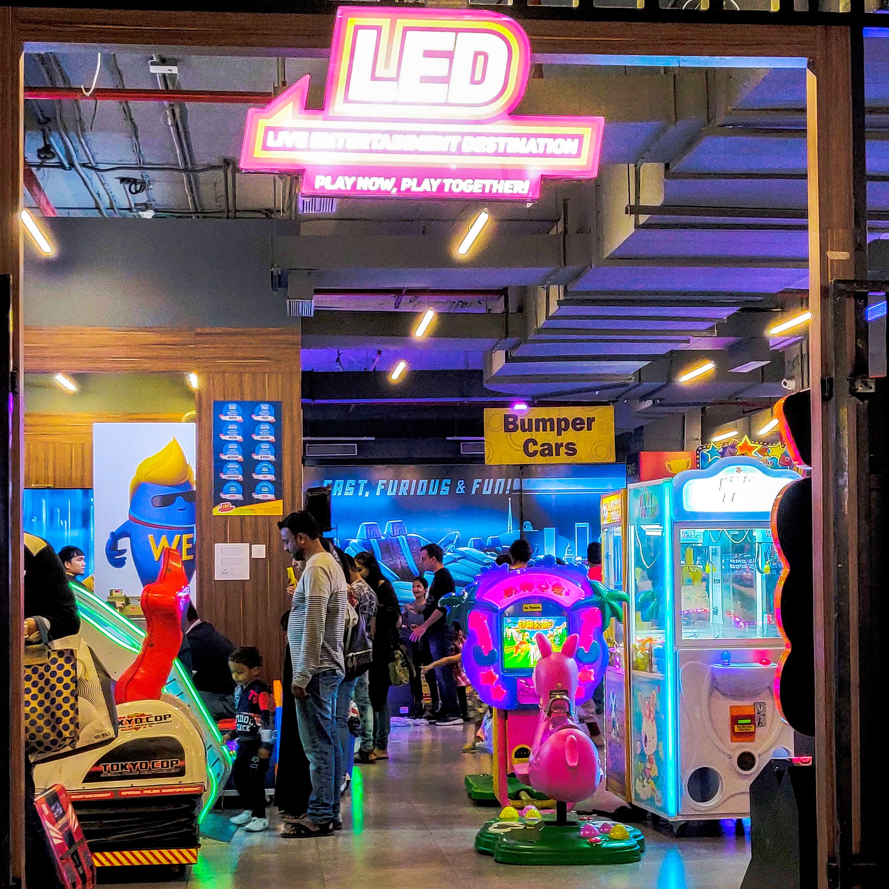 Games,Building,Machine,Neon,Electronic signage