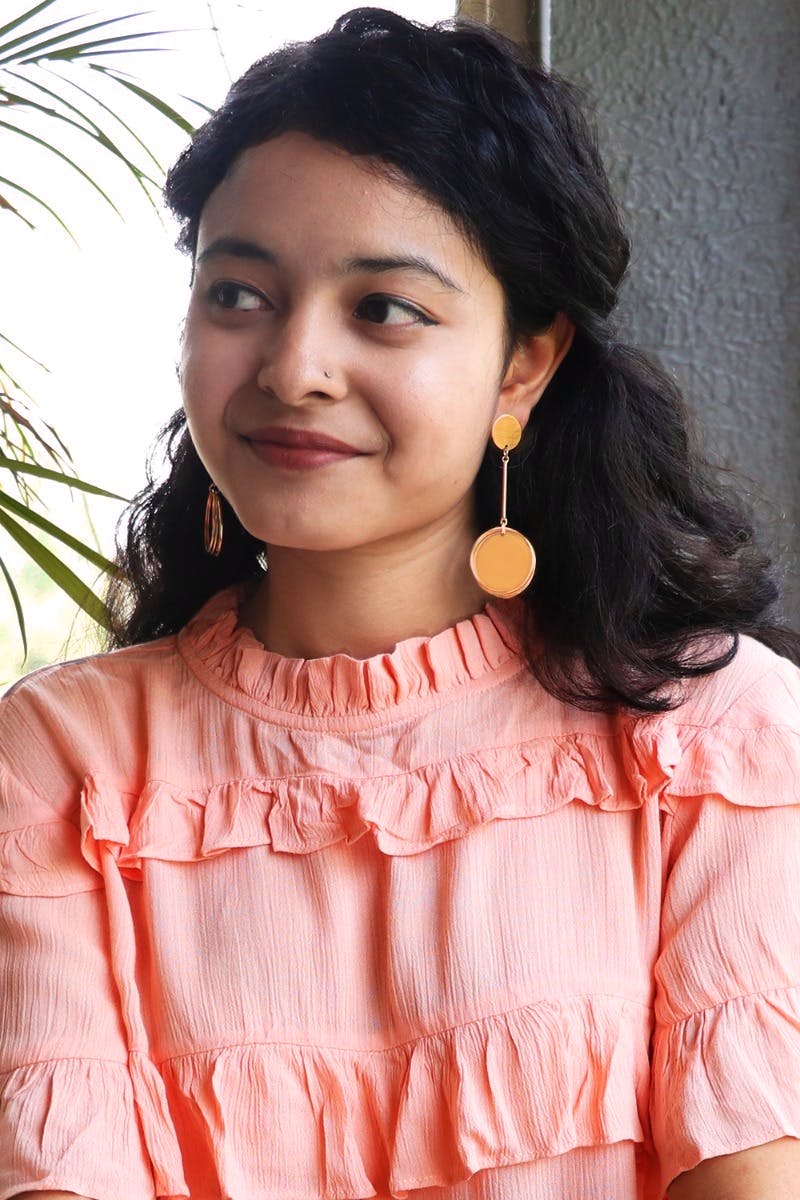 Hair,Hairstyle,Cheek,Lip,Peach,Black hair,Neck,Photo shoot,Blouse,Ear