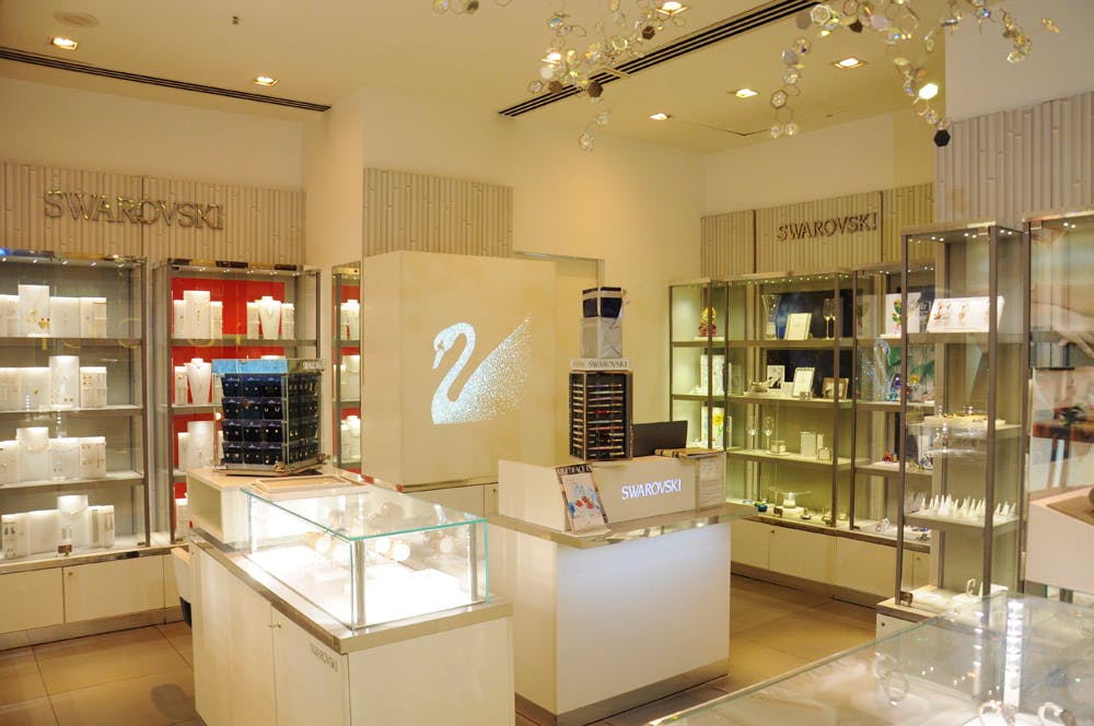Display case,Product,Eyewear,Building,Interior design,Outlet store,Retail,Design,Architecture,Furniture