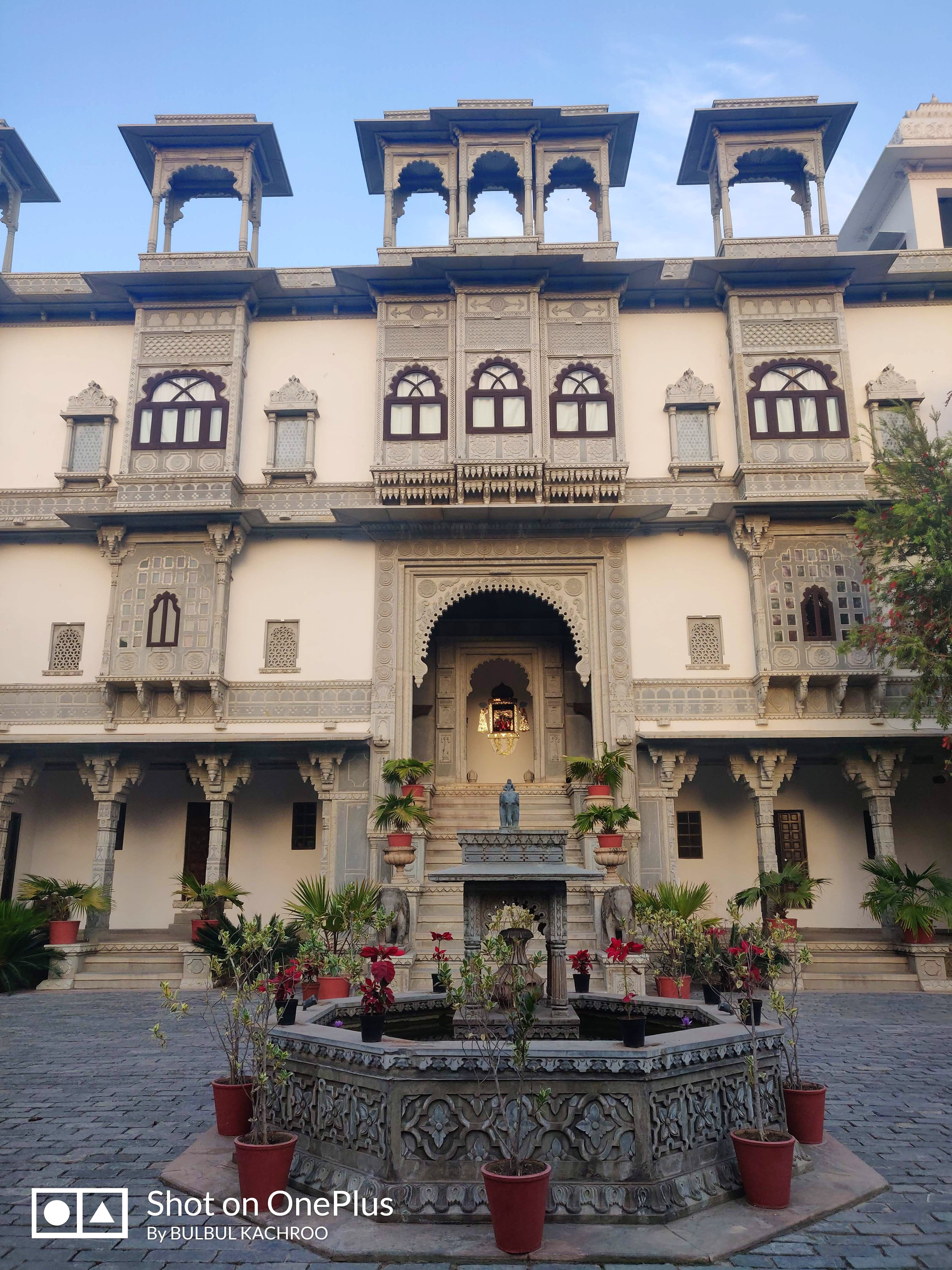 Building,Architecture,Facade,Real estate,Courtyard,Tourism,House,Arch,Historic site,Hotel