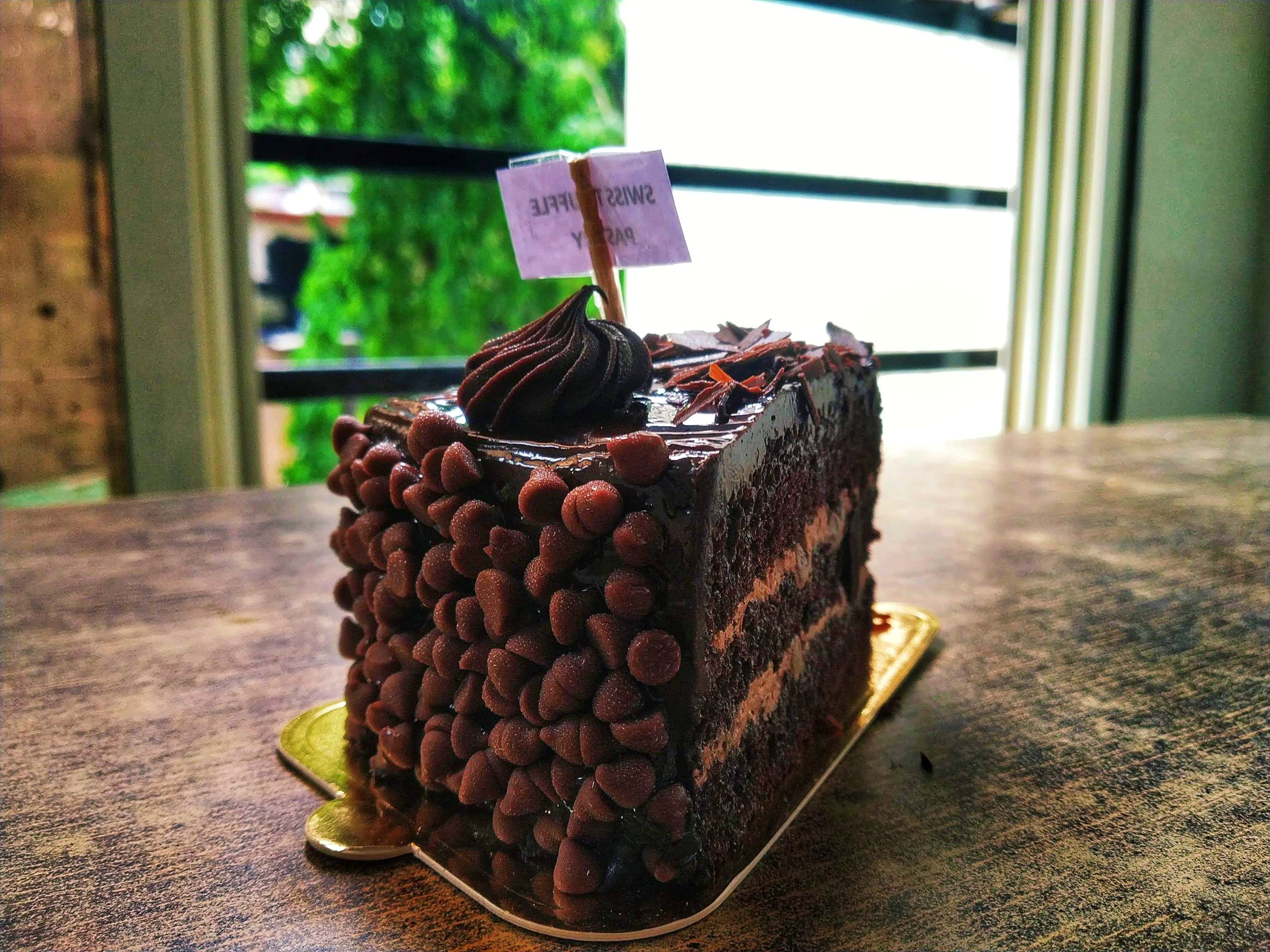 CHOCOLIVES | CHOCOLIVES BSM Complex, Opp New RTO office East Road, Koyilandy  75928 89944 #Chocolives #Koyilandy #chocolate #cafe #Koyilandy | By  ChocolivesFacebook