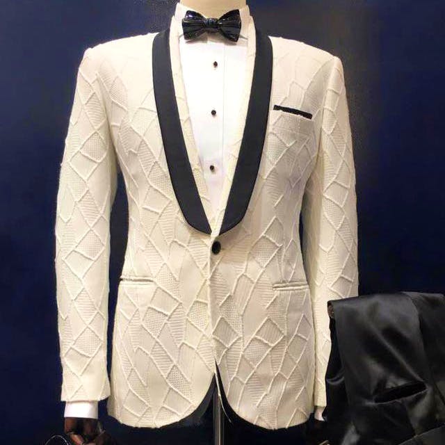 Suit,Clothing,Formal wear,White,Outerwear,Tuxedo,Blazer,Jacket,Fashion,Button
