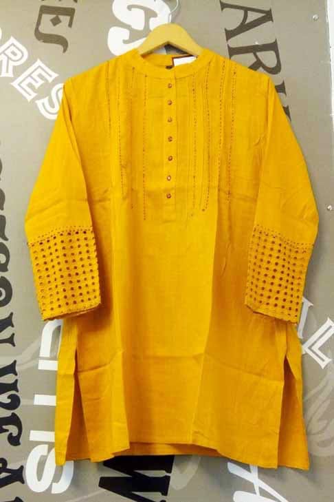 Clothing,Yellow,Sleeve,Outerwear,Clothes hanger,Blouse,T-shirt,Top,Shirt
