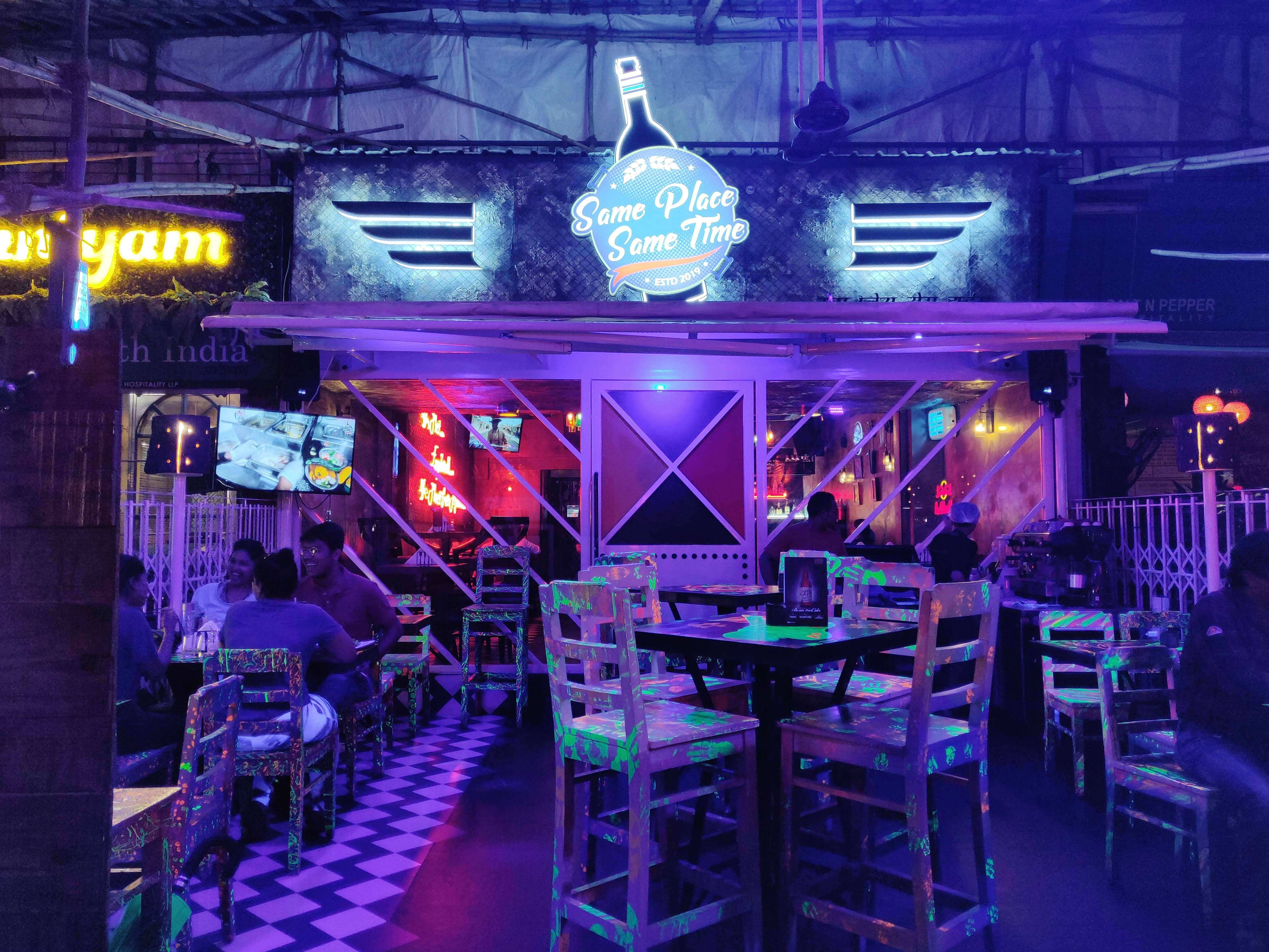 Nightclub,Lighting,Disco,Music venue,Purple,Pub,Bar,Table,Night,Visual effect lighting