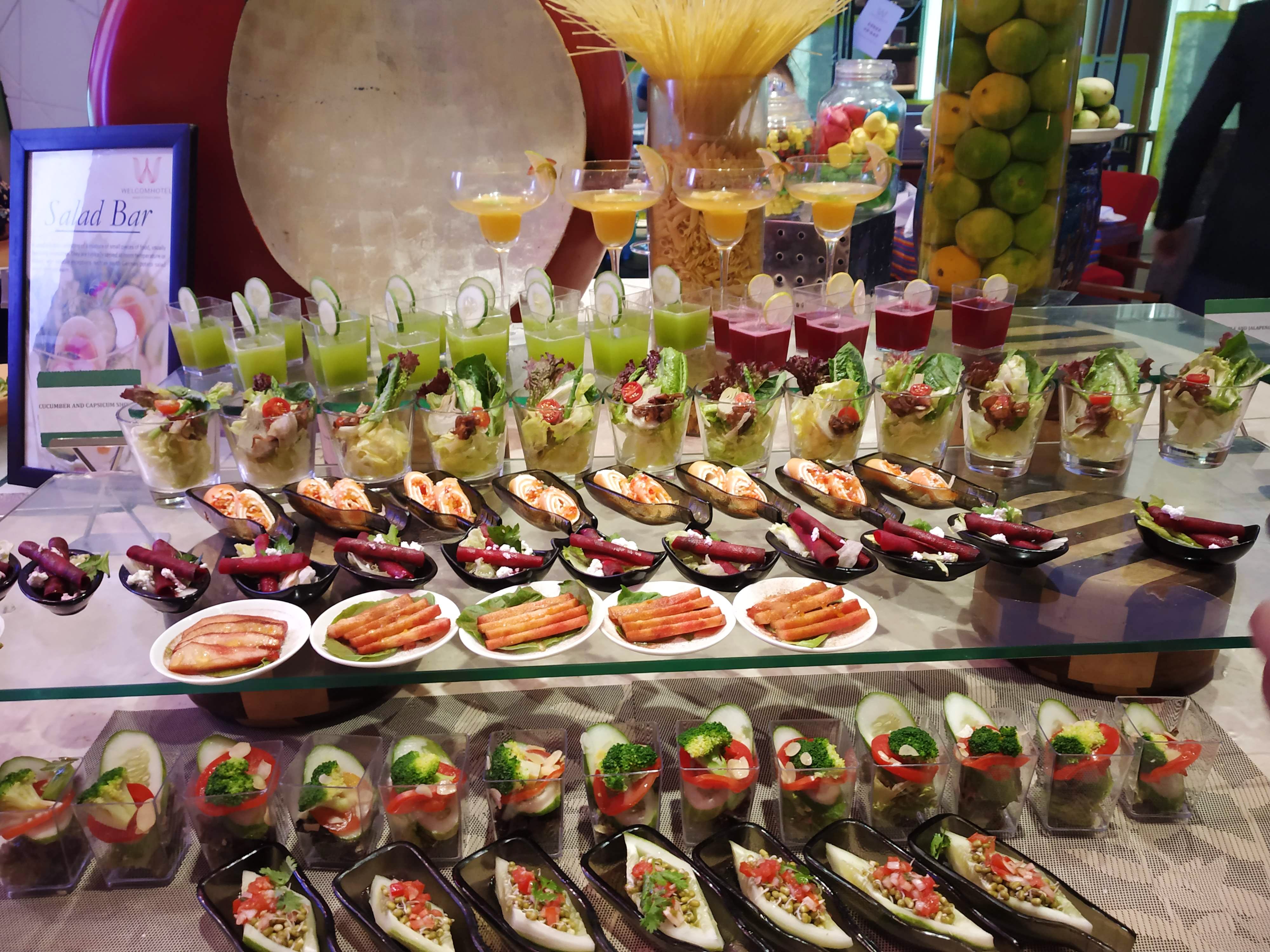 Food,Canapé,Dish,Buffet,Cuisine,Finger food,appetizer,Brunch,Meal,À la carte food