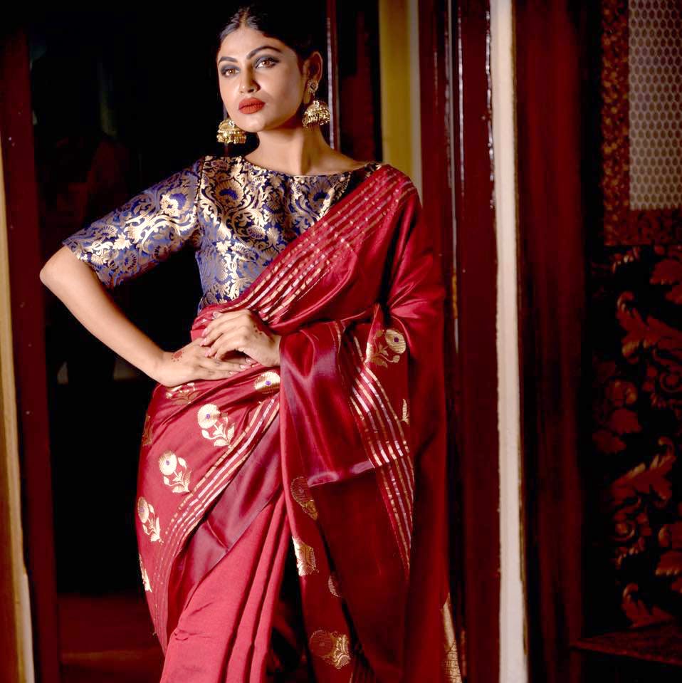 Clothing,Sari,Maroon,Fashion model,Formal wear,Silk,Textile,Magenta,Satin,Fashion design